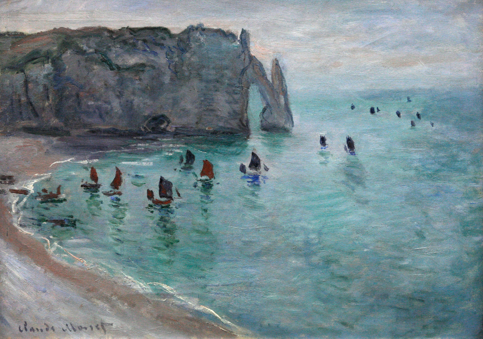 Étretat, la Porte d’Aval, bateaux de pêche sortant du port
